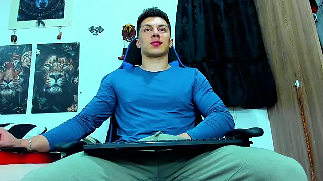 javiersexymann online show from March 16, 11:48 pm