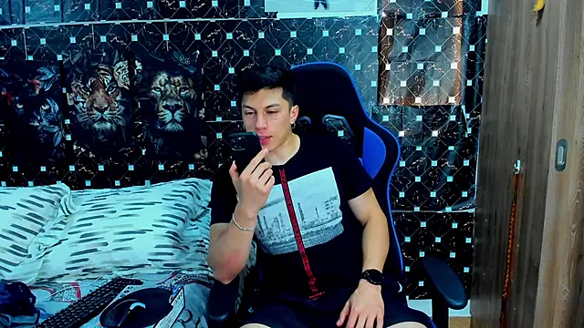 javiersexymann online show from February 17, 5:32 pm