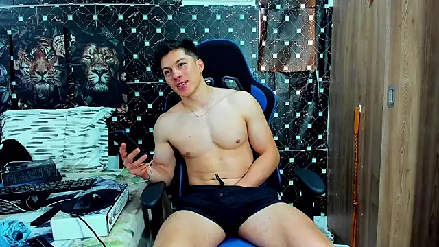 javiersexymann online show from May 4, 8:55 pm