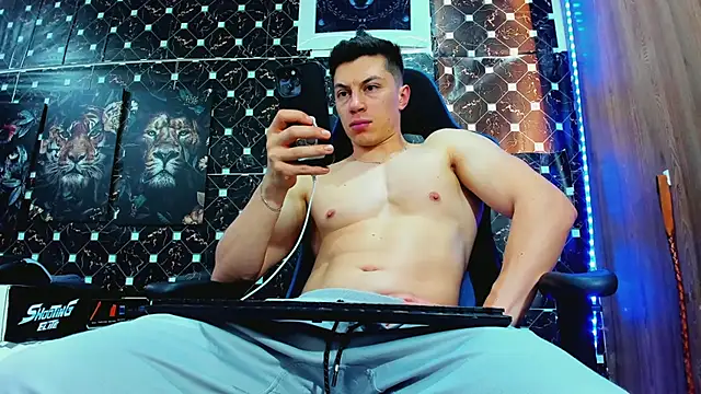 Snapshot of javiersexymann chatting on June 24, 7:55 pm javiersexymann online show from June 24, 7:55 pm