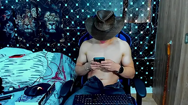 javiersexymann online show from February 2, 8:30 pm