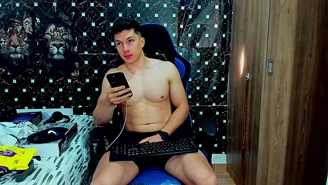 javiersexymann online show from April 7, 9:49 pm