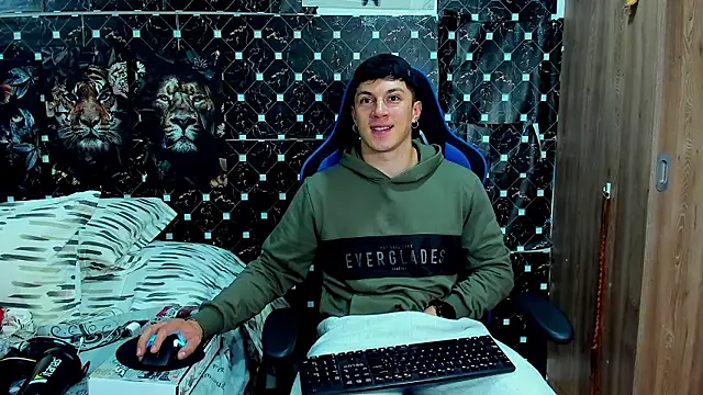 javiersexymann online show from February 20, 5:15 am