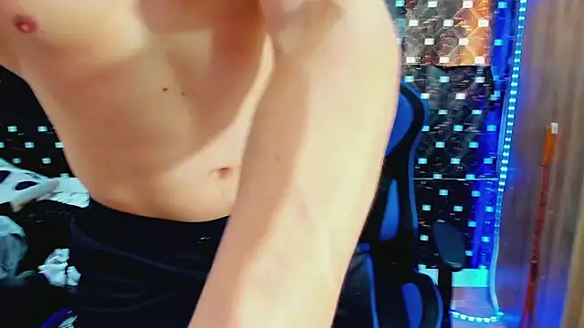 Snapshot of javiersexymann chatting on June 10, 9:27 pm javiersexymann online show from June 10, 9:27 pm