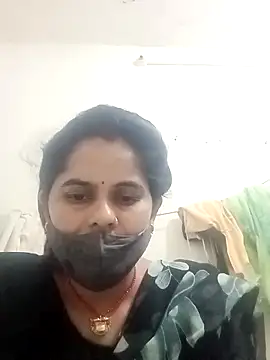 Snapshot of JULEE-740 chatting on November 1, 9:47 am JULEE-740 online show from November 1, 9:47 am