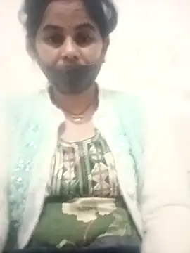 Snapshot of JULEE-740 chatting on November 17, 6:06 am JULEE-740 online show from November 17, 6:06 am