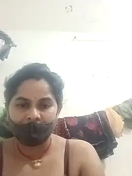 Snapshot of JULEE-740 chatting on October 29, 3:27 am JULEE-740 online show from October 29, 3:27 am