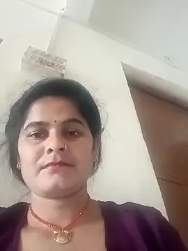 Snapshot of JULEE-740 chatting on November 18, 9:45 am JULEE-740 online show from November 18, 9:45 am