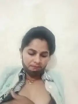 Snapshot of JULEE-740 chatting on December 14, 8:31 am JULEE-740 online show from December 14, 8:31 am