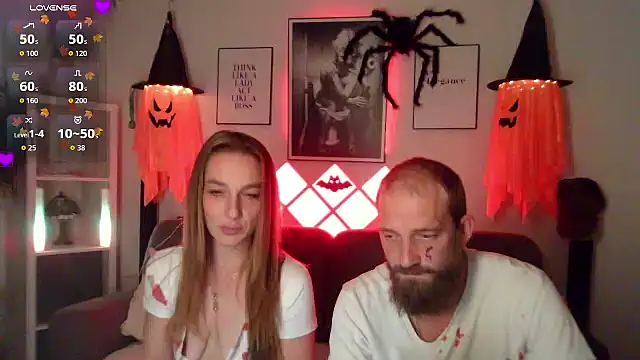 Snapshot of XBellaXundXUweX chatting on October 18, 7:27 pm XBellaXundXUweX online show from October 18, 7:27 pm