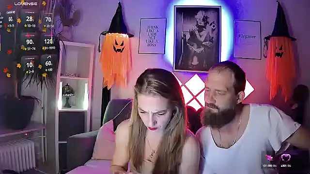 Snapshot of XBellaXundXUweX chatting on October 9, 7:03 pm XBellaXundXUweX online show from October 9, 7:03 pm