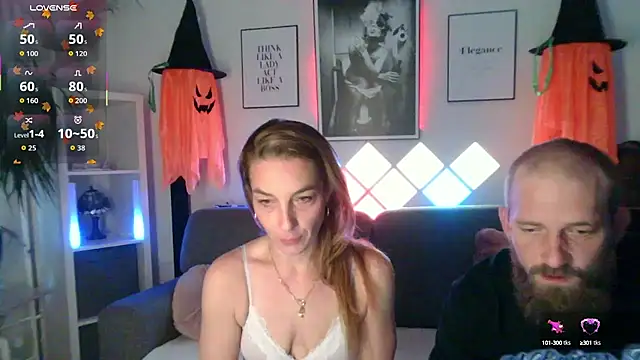 Snapshot of XBellaXundXUweX chatting on October 15, 8:44 am XBellaXundXUweX online show from October 15, 8:44 am