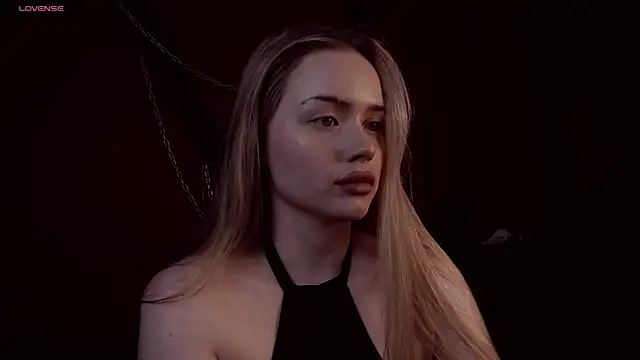 Snapshot of AvroraGoldie chatting on December 3, 10:36 am AvroraGoldie online show from December 3, 10:36 am