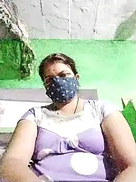 Rajnee33A online show from October 31, 8:05 pm