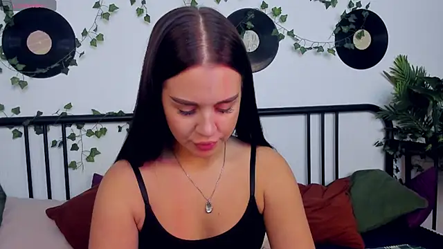 Snapshot of AmeliaRoyale chatting on September 15, 3:18 am AmeliaRoyale online show from September 15, 3:18 am