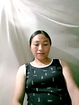 lucybaby00 online show from April 3, 1:28 pm