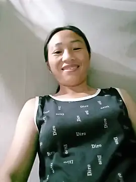 Snapshot of lucybaby00 chatting on May 18, 10:36 pm lucybaby00 online show from May 18, 10:36 pm