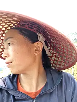 lucybaby00 online show from April 13, 2:48 am