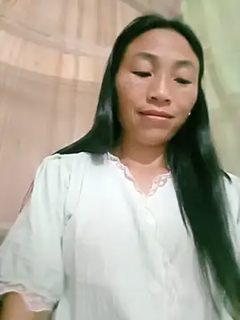Snapshot of lucybaby00 chatting on May 12, 10:49 pm lucybaby00 online show from May 12, 10:49 pm