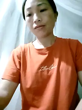 lucybaby00 online show from April 16, 10:45 pm