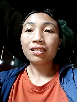 lucybaby00 online show from April 2, 5:25 am