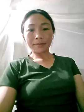 Snapshot of lucybaby00 chatting on May 5, 10:57 pm lucybaby00 online show from May 5, 10:57 pm