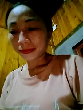 Snapshot of lucybaby00 chatting on September 19, 1:04 pm lucybaby00 online show from September 19, 1:04 pm