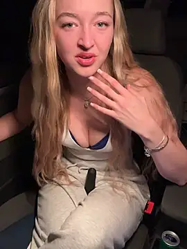 emilypeperoni online show from April 19, 9:17 pm
