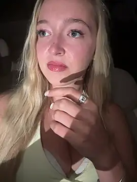 emilypeperoni online show from June 26, 9:09 pm