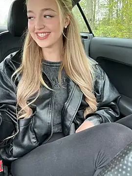 emilypeperoni online show from April 13, 1:04 pm