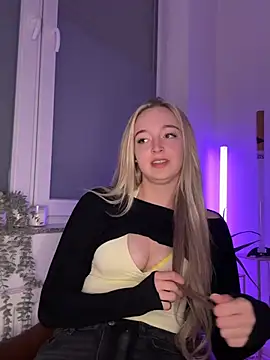 emilypeperoni online show from April 8, 5:03 pm