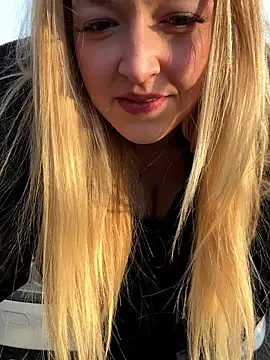 emilypeperoni online show from February 9, 3:32 pm