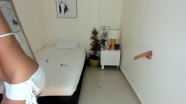 emy barnert online show from November 14, 12:42 pm