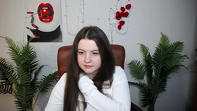 Snapshot of MavkaCute chatting on May 17, 6:19 pm MavkaCute online show from May 17, 6:19 pm