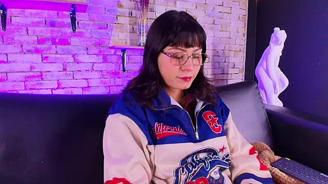 kitty malach online show from April 14, 3:00 am