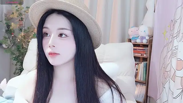 Snapshot of SweetTease2025 chatting on October 25, 1:56 pm SweetTease2025 online show from October 25, 1:56 pm