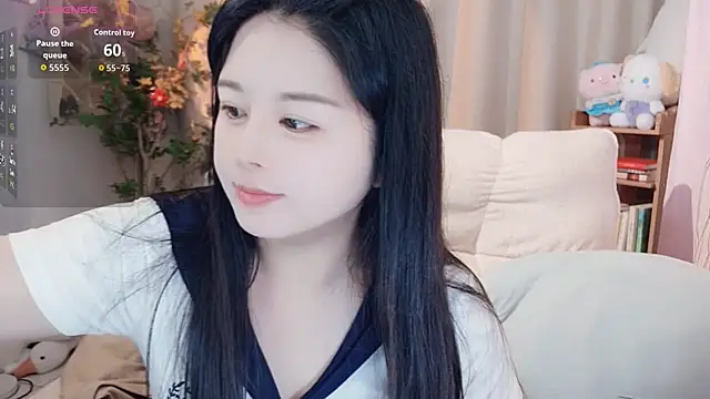 Snapshot of SweetTease2025 chatting on October 5, 2:41 pm SweetTease2025 online show from October 5, 2:41 pm