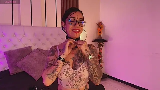 Snapshot of ViolettaAlemida chatting on January 7, 1:16 pm ViolettaAlemida online show from January 7, 1:16 pm