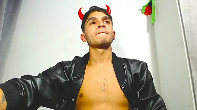 Angel latinboy online show from October 10, 10:10 pm