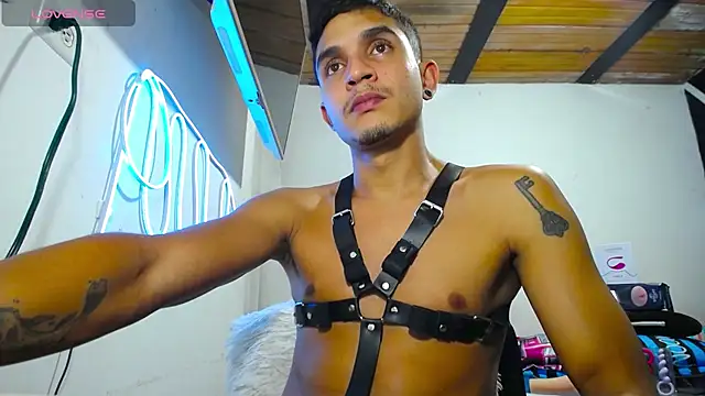 Angel latinboy online show from March 13, 10:54 pm