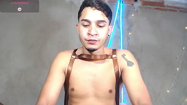 Snapshot of Angel_latinboy chatting on July 23, 3:52 pm Angel latinboy online show from July 23, 3:52 pm