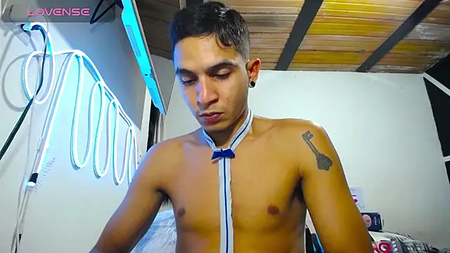 Angel latinboy online show from March 3, 9:59 pm