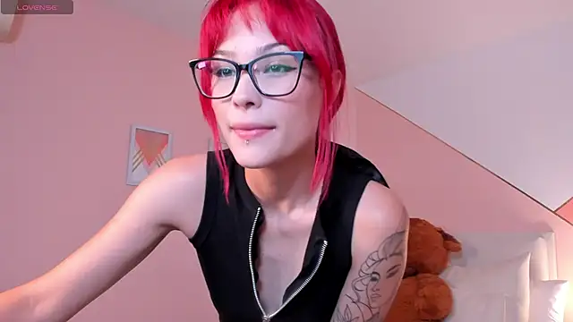 mae lyra online show from January 6, 9:52 pm