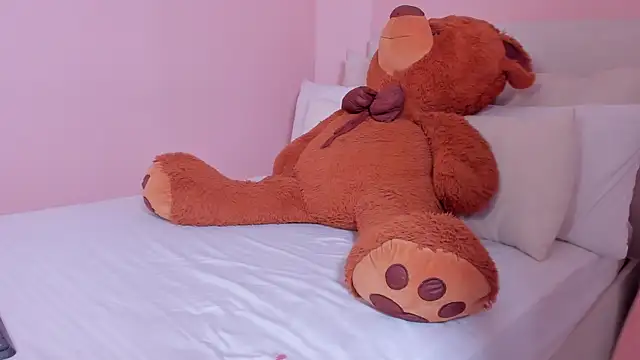 Snapshot of mae_lyra chatting on November 6, 9:30 pm mae lyra online show from November 6, 9:30 pm