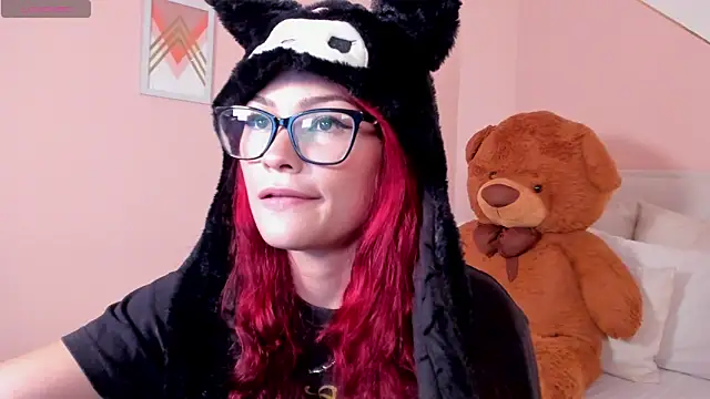 mae lyra online show from February 20, 9:50 pm