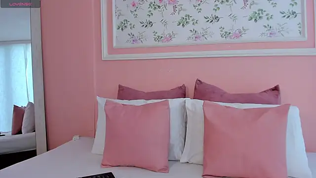 Snapshot of mae_lyra chatting on June 19, 6:25 pm mae lyra online show from June 19, 6:25 pm