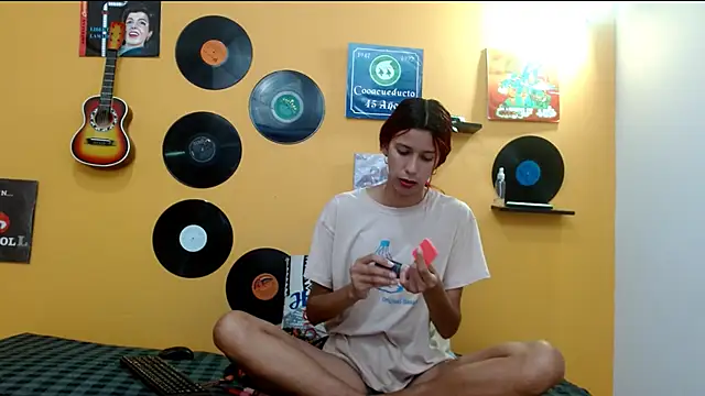 skinnyverus18 online show from November 19, 7:03 pm