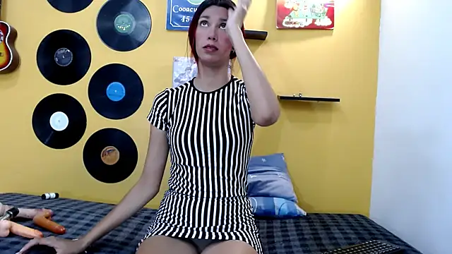 skinnyverus18 online show from March 11, 6:57 pm