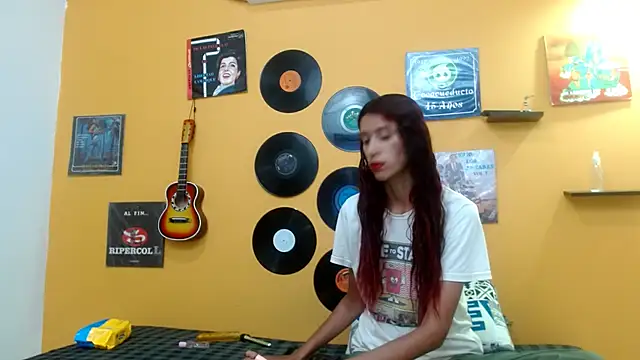 Snapshot of skinnyverus18 chatting on September 27, 7:09 pm skinnyverus18 online show from September 27, 7:09 pm