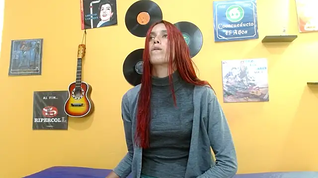 Snapshot of skinnyverus18 chatting on October 6, 6:52 pm skinnyverus18 online show from October 6, 6:52 pm